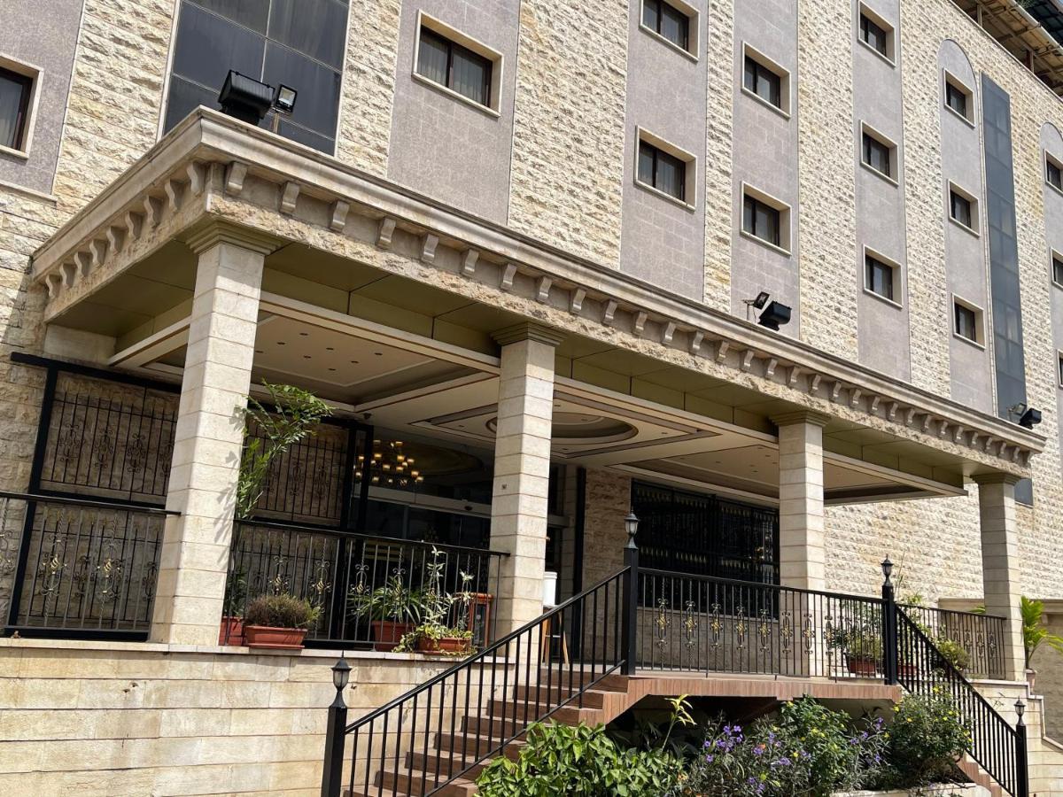 Boulevard Palace Hotel Monrovia Buitenkant foto