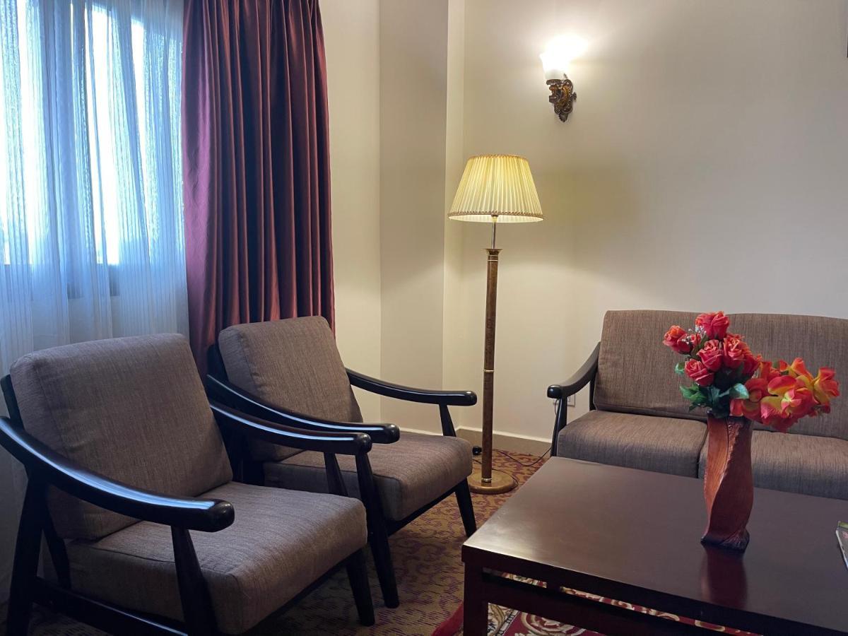 Boulevard Palace Hotel Monrovia Buitenkant foto