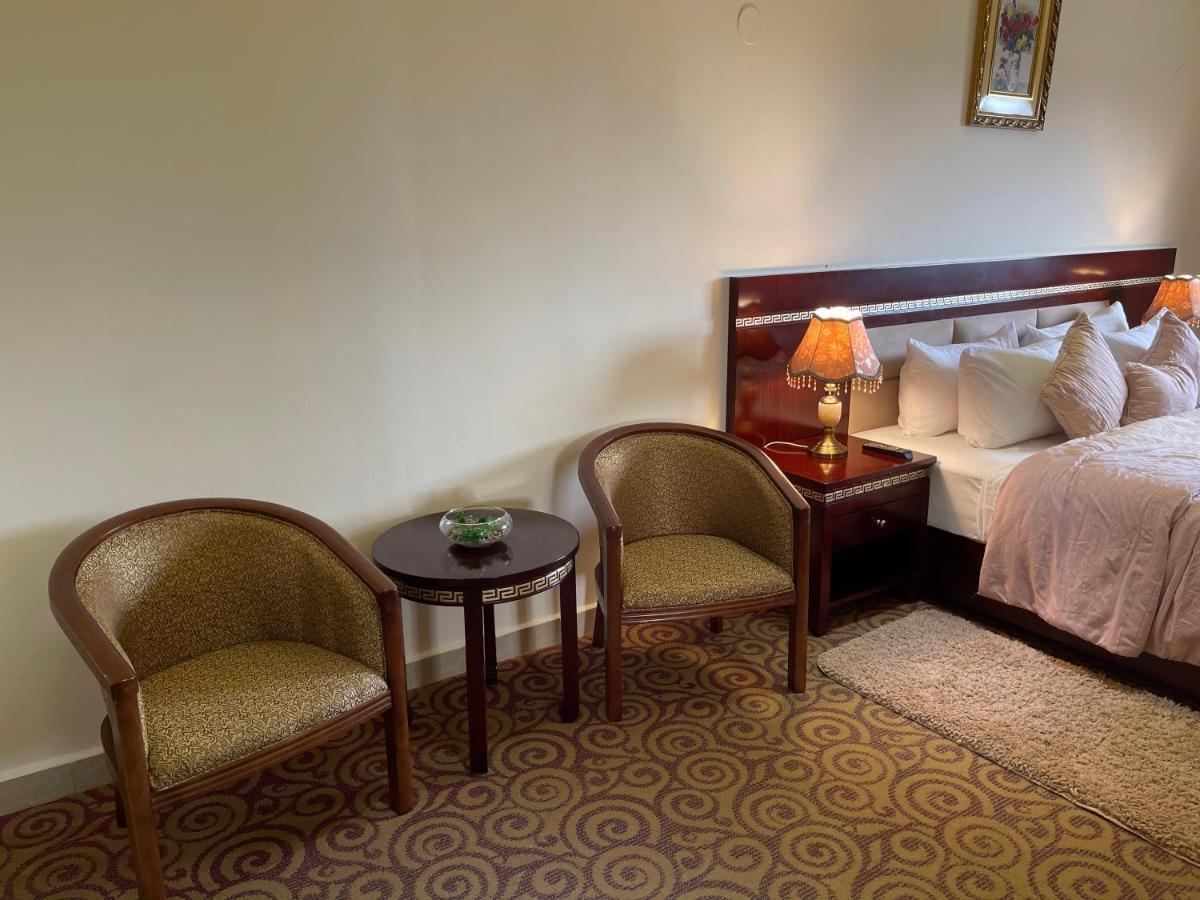 Boulevard Palace Hotel Monrovia Buitenkant foto