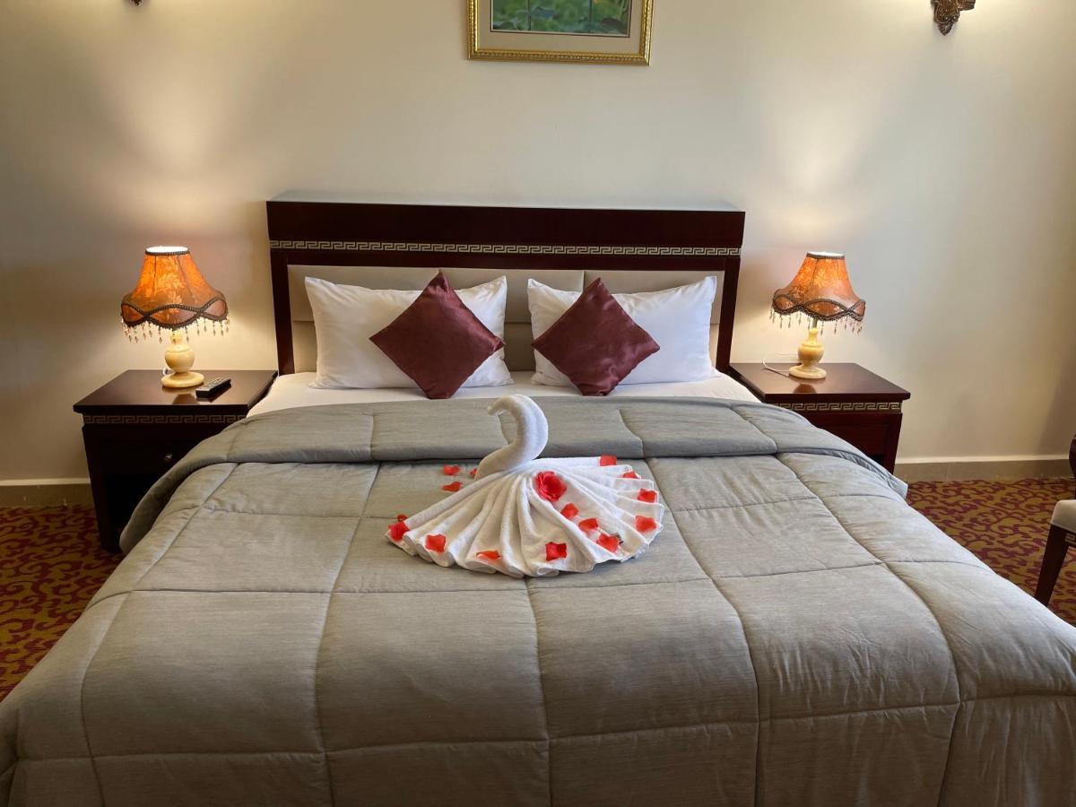 Boulevard Palace Hotel Monrovia Buitenkant foto