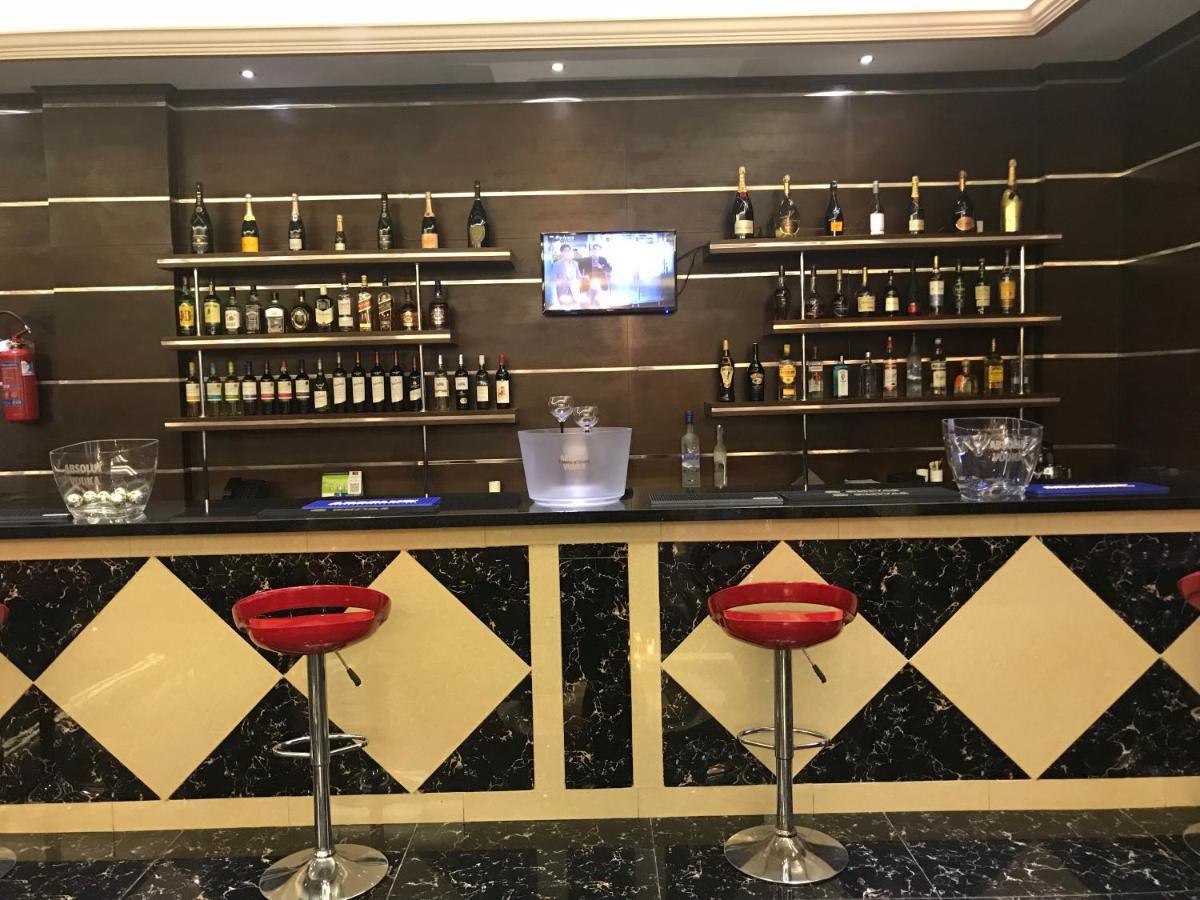 Boulevard Palace Hotel Monrovia Buitenkant foto
