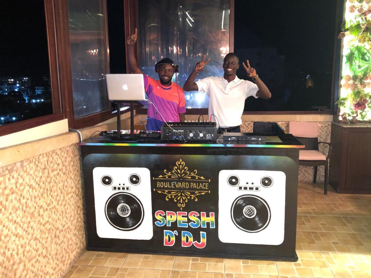 Boulevard Palace Hotel Monrovia Buitenkant foto