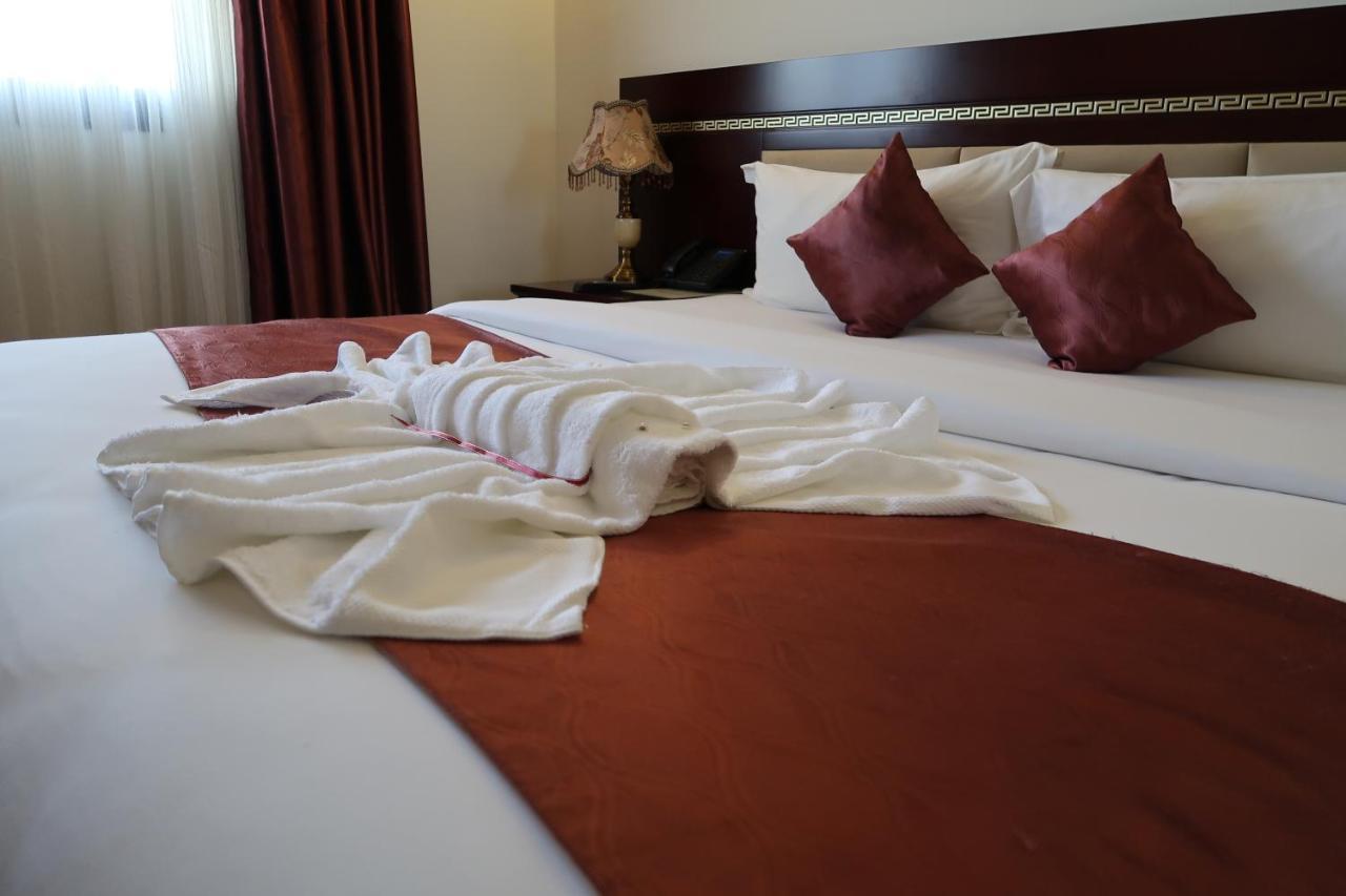 Boulevard Palace Hotel Monrovia Buitenkant foto