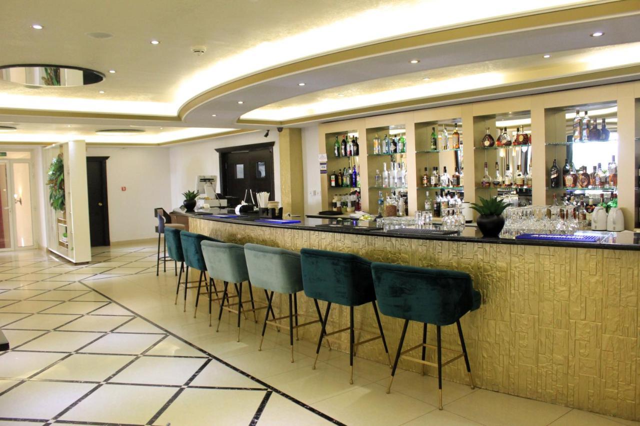 Boulevard Palace Hotel Monrovia Buitenkant foto