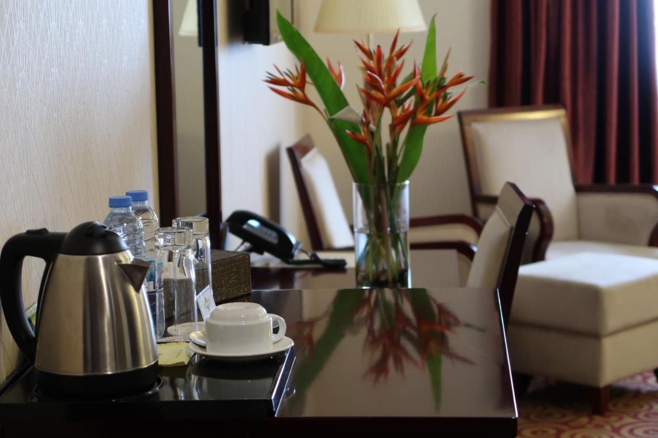 Boulevard Palace Hotel Monrovia Buitenkant foto