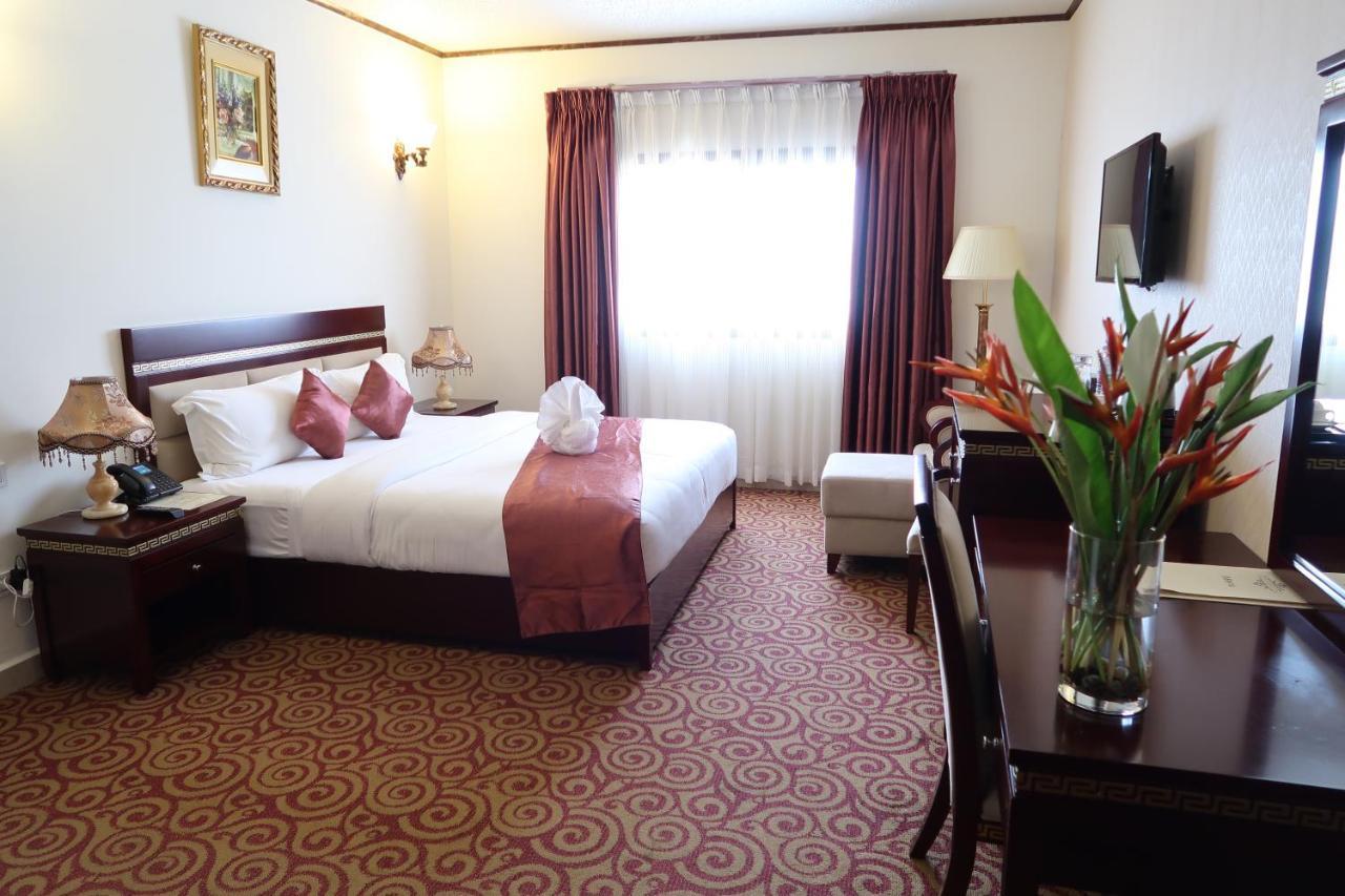 Boulevard Palace Hotel Monrovia Buitenkant foto