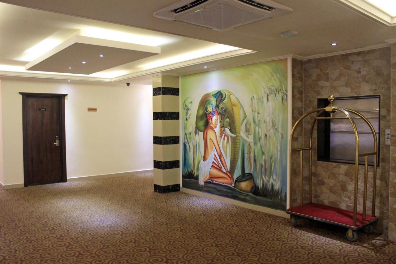 Boulevard Palace Hotel Monrovia Buitenkant foto