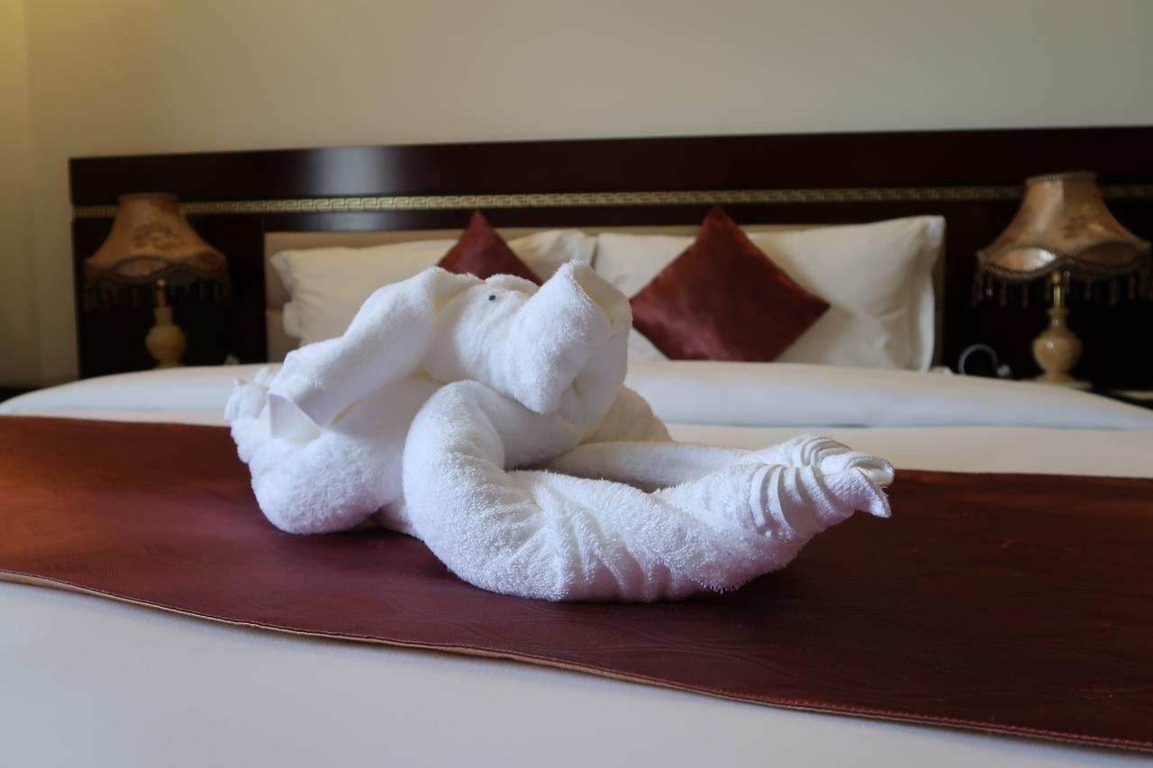 Boulevard Palace Hotel Monrovia Buitenkant foto